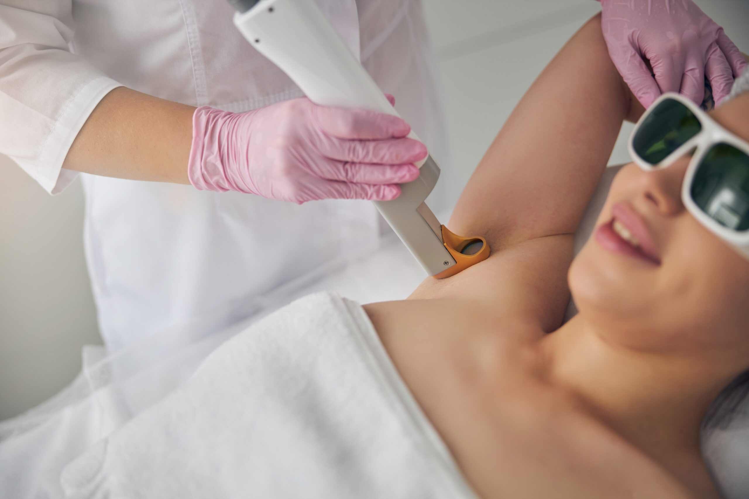 How Laser Hair Removal Compares to Waxing: Which is Right for You?